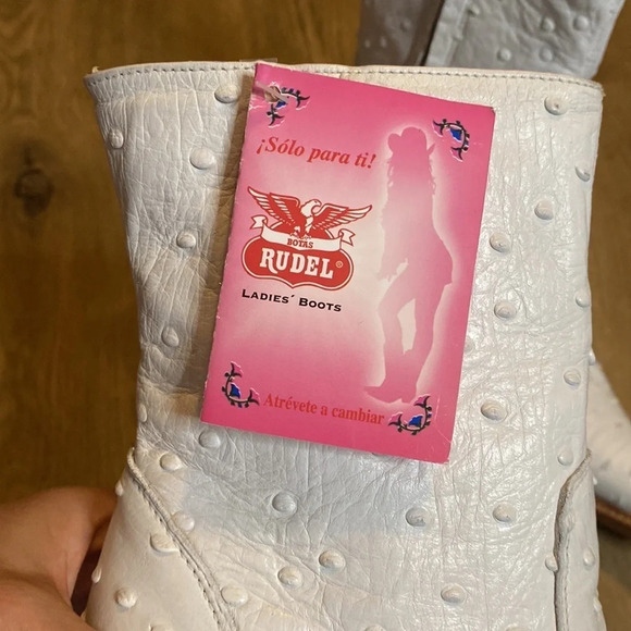 Rudel White Ostrich Skin Pointy Toe Western Ankle Boot size 6 - Picture 9 of 16